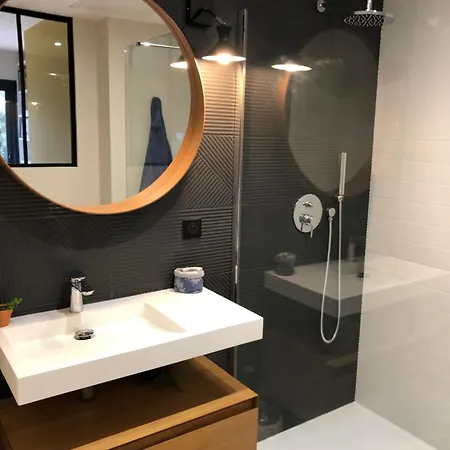 Magnifique Avec Piscine קאלבי